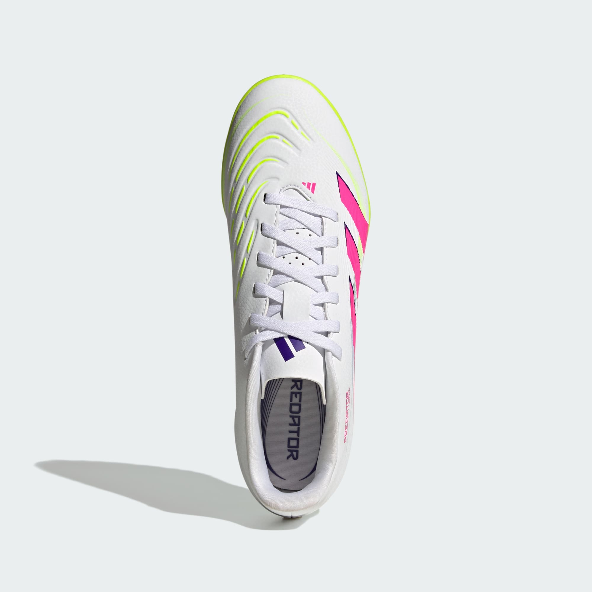 Guayos_Predator_Club_Pasto_Sintetico_Blanco_ID3785_02_standard.jpg