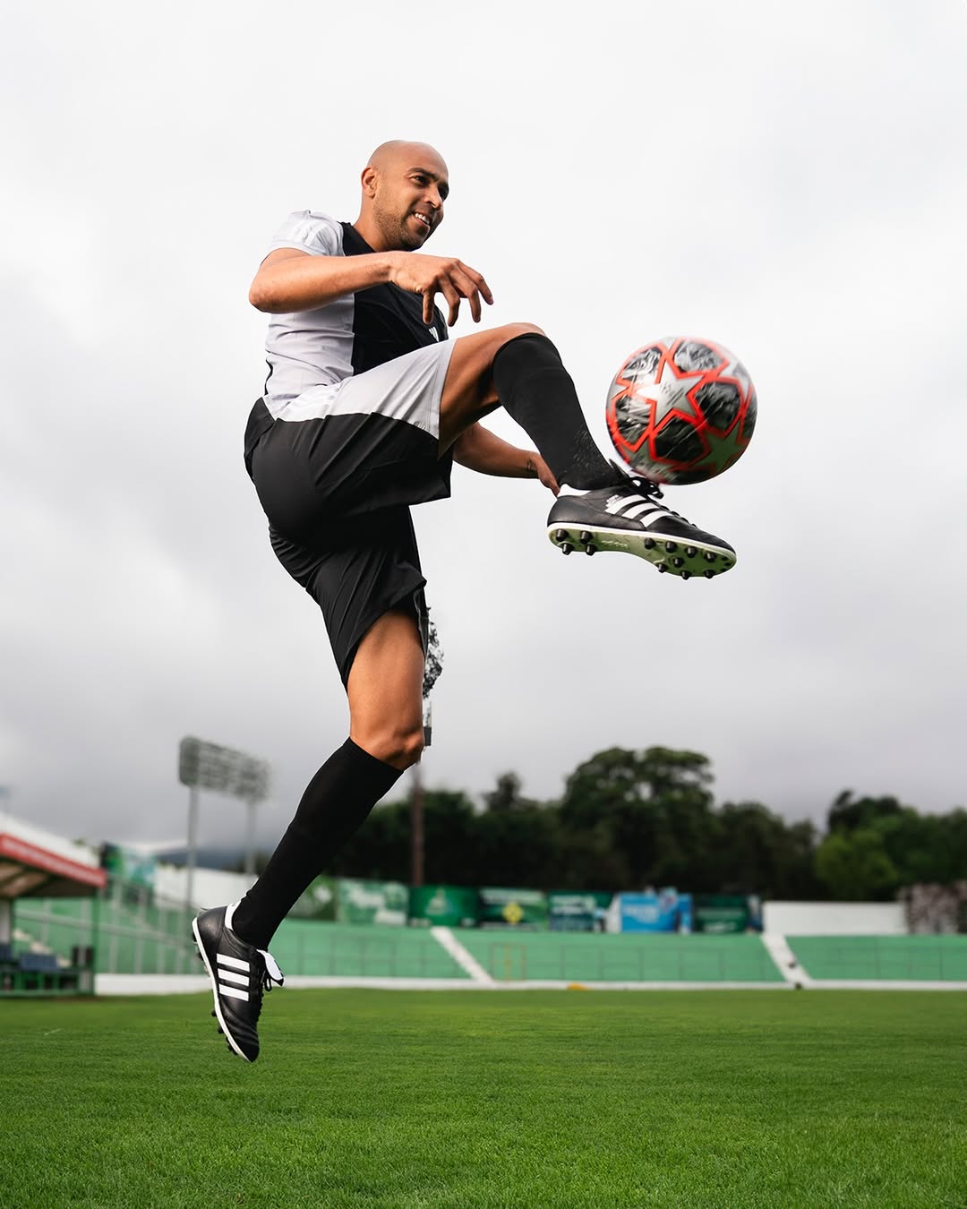 Top 5 Guayos de Fútbol para Brillar en la Cancha en 2025