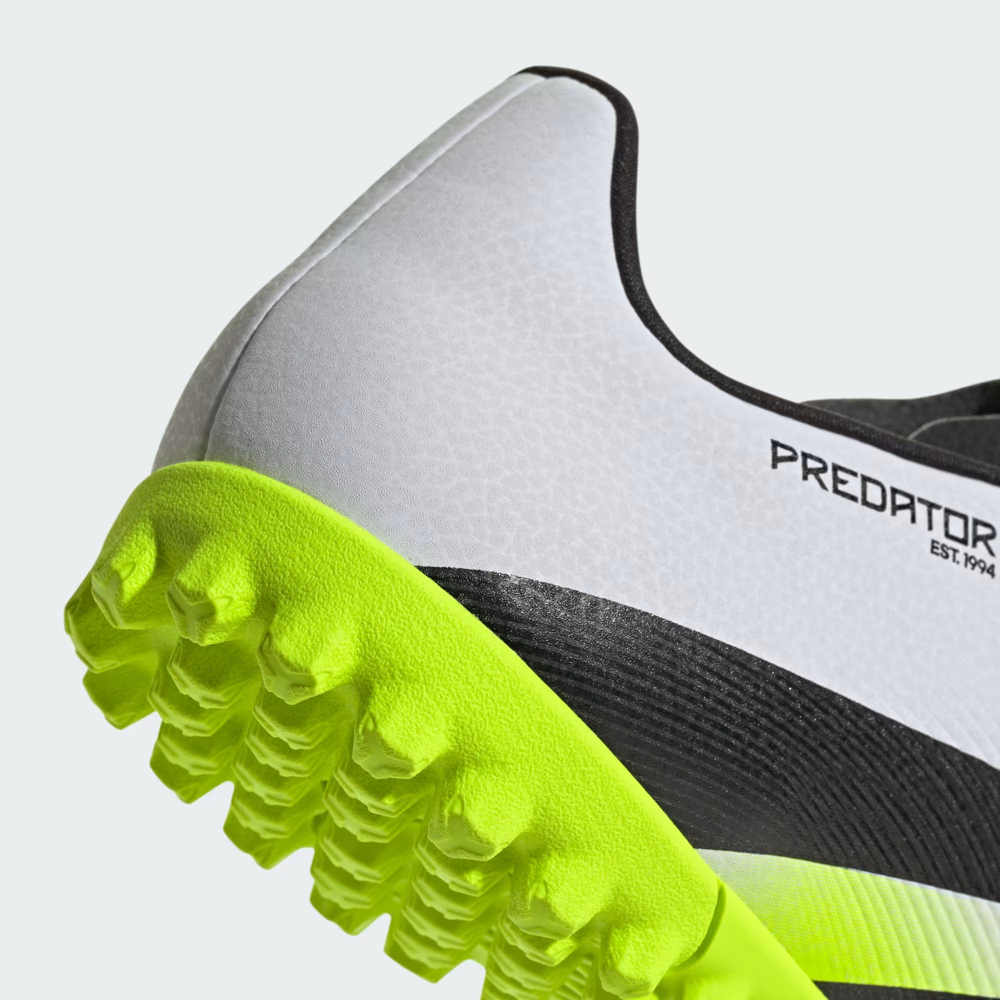 GUAYOS PREDATOR CLUB PARA PASTO SINTETICO