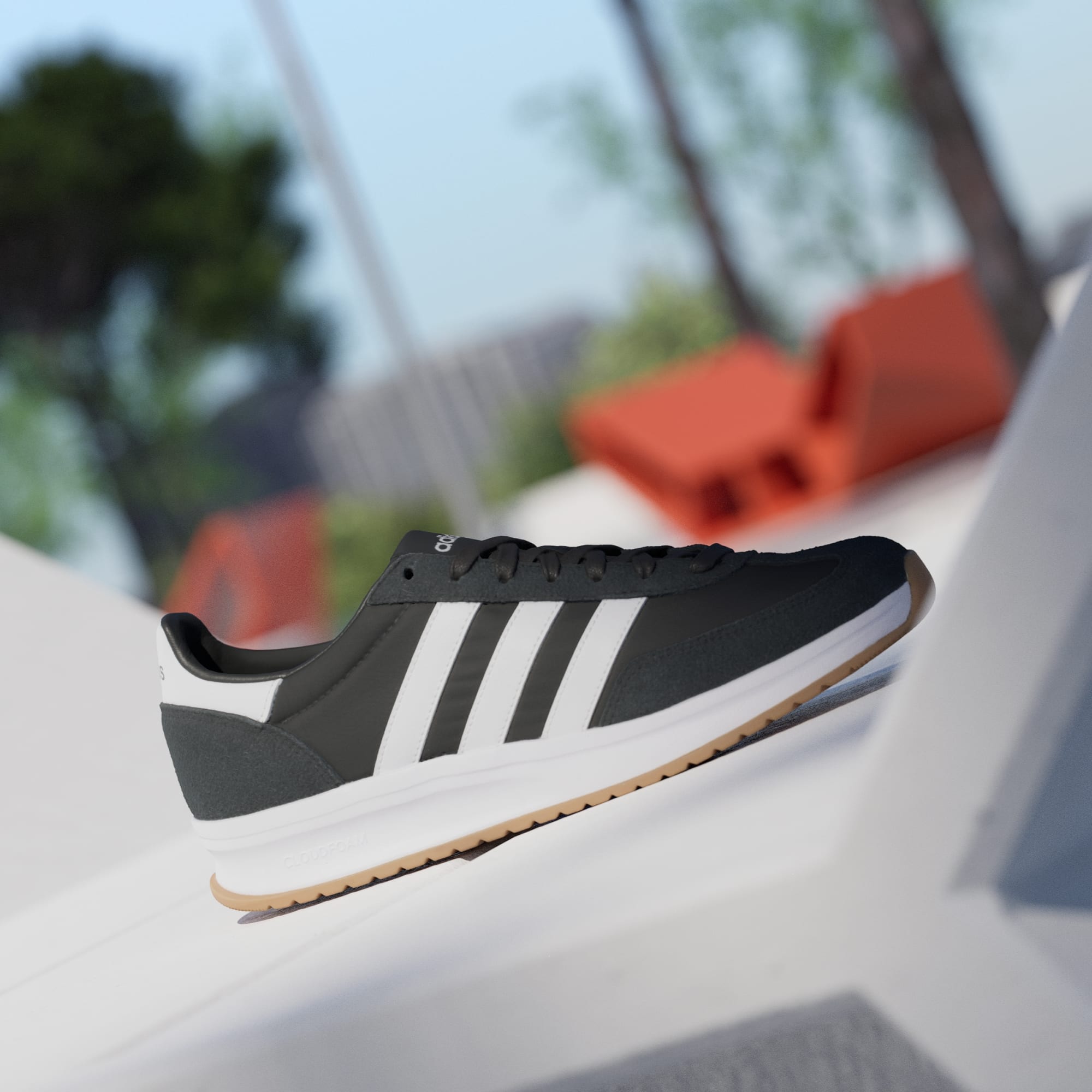 Tenis_Run_72_Negro_IH8585_HM3_hover.jpg